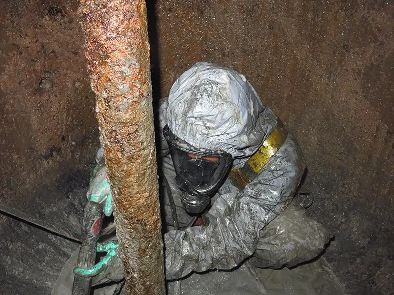 Tank Entry / Tank Cleaning Tank Entry / Tank Cleaning